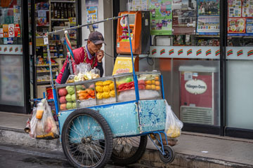 _79A3800-veggie-cart-dude-smoking.jpg