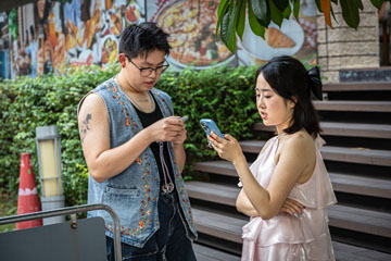 _79A3807-young-couple-on-their-phones.jpg