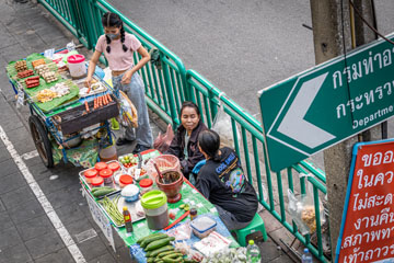 _79A4153-food-stall-ladies.jpg