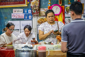 _79A4168-restaurant-people.jpg