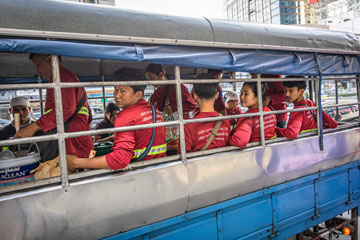 _79A4236-workers-on-a-truck.jpg