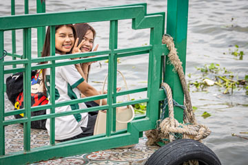 _79A4443-wat-arun-pier-girls.jpg