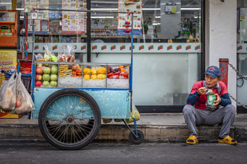_79A4677-fruit-cart-dude-lunch-break.jpg