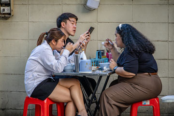 _79A5304-people-eating.jpg