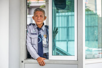 _79A5497-khlong-toei-security-guard.jpg