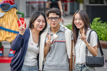 _79A5502-sam-yan-teens-posing-in-crossroads.jpg